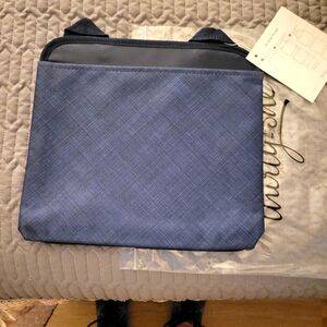 New with Tags: Thirty-One Navy Oh-Snap Pockets